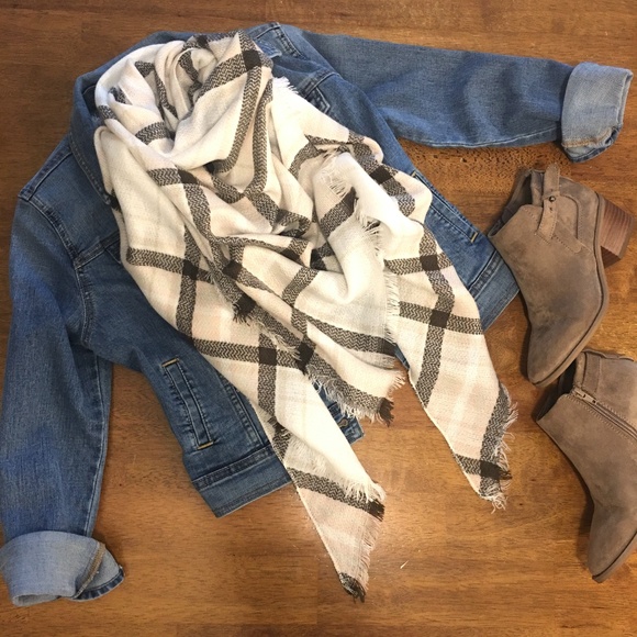 NWT Plaid Blanket Scarf Wrap - Picture 1 of 5